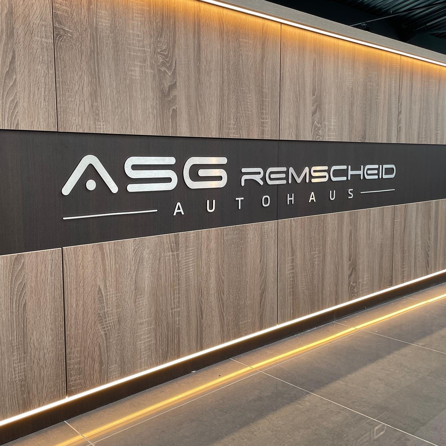 3D-Buchstaben Referenz 3D-Buchstaben und plastische Werbung von ComTwo: 3D-Buchstaben Referenz