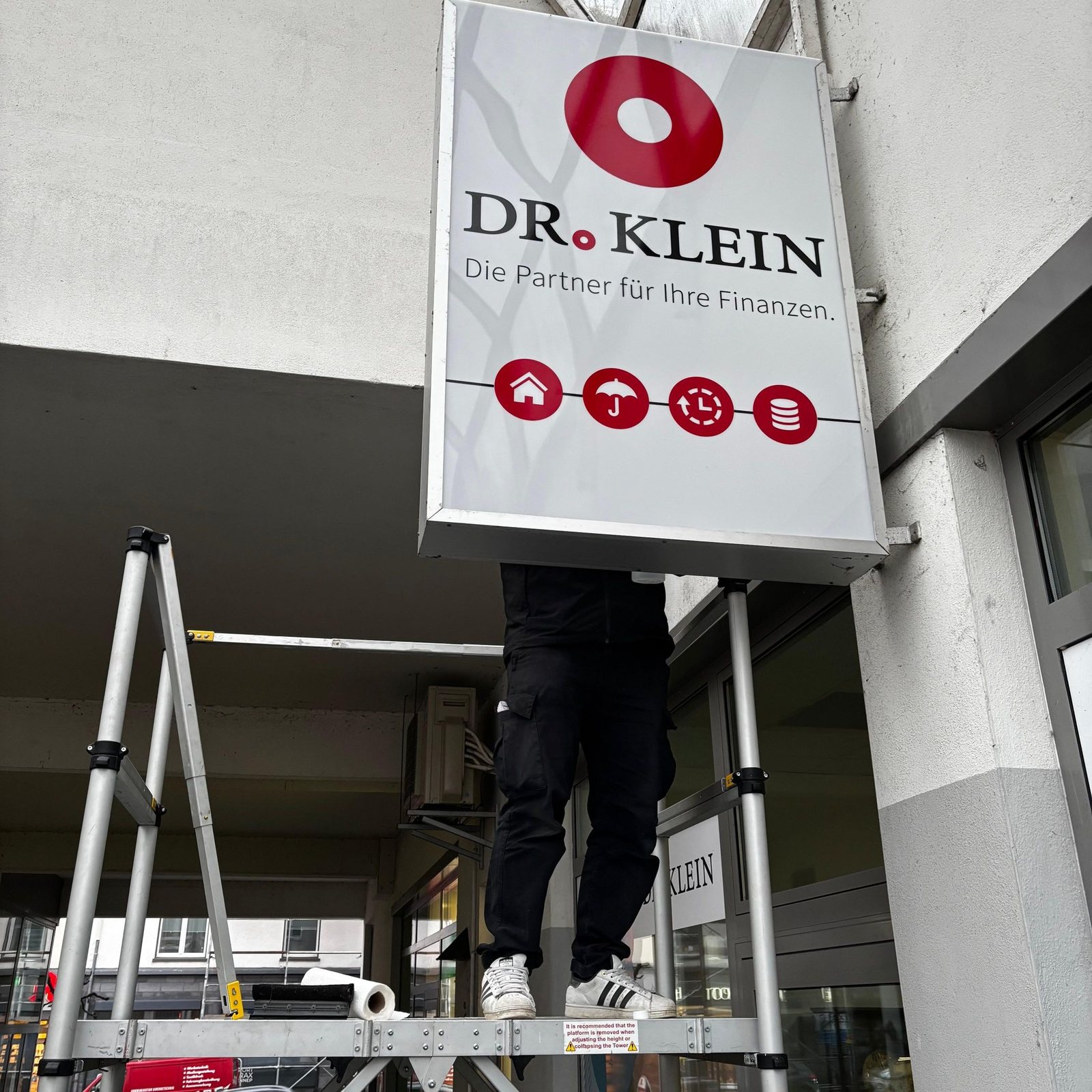 Leuchtkasten nach Reparatur Leuchtkasten und Lichtwerbung von ComTwo: Leuchtkasten nach Reparatur