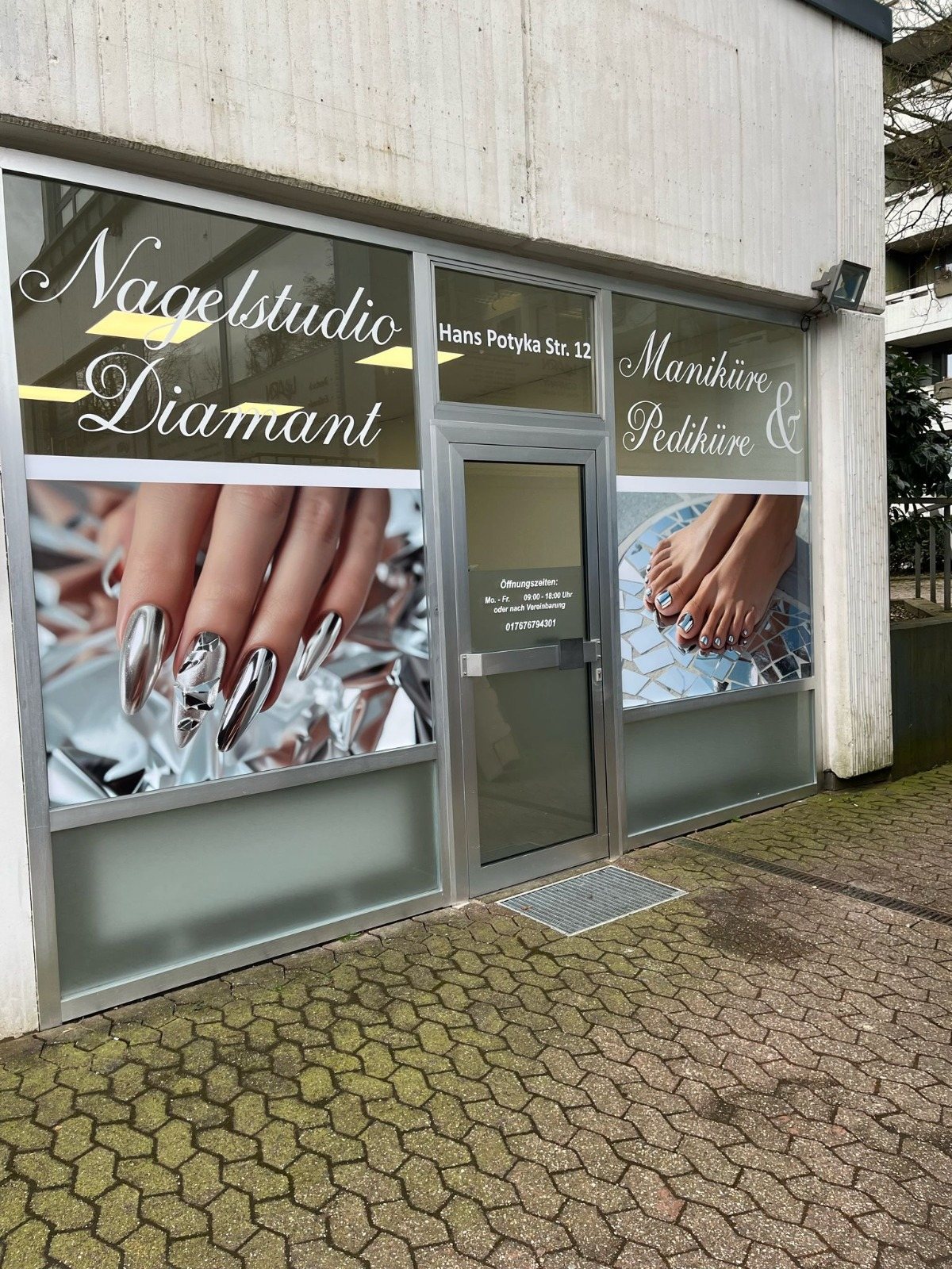 Schaufensterbeschriftung Nagelstudio Schaufensterbeschriftung und Glasfolie von ComTwo: Schaufensterbeschriftung Nagelstudio